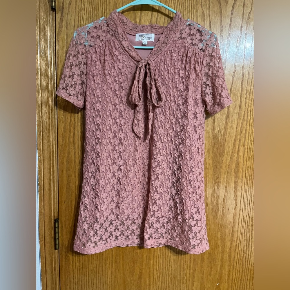 Eve & Maddie Pink Lace Short Sleeve Top